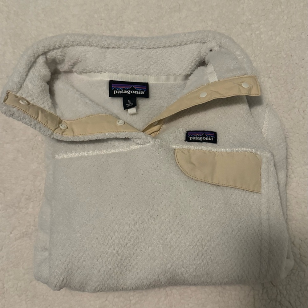 Patagonia Cream and White Fleece Pullover